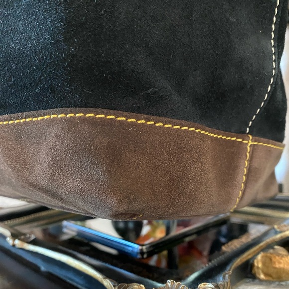 Dooney & Bourke Vintage Classic Black and Brown Suede Leather Tote Bag, Med - Picture 4 of 16
